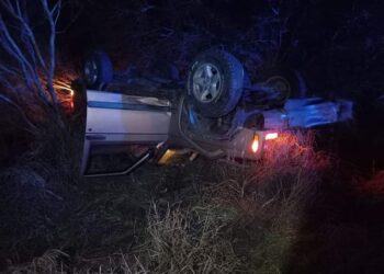 Choque múltiple y volcadura en carretera a la altura de Periquitos