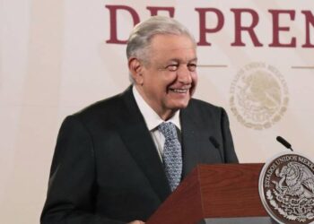 AMLO ofrece disculpas a diputada Salma Luévano tras comentario transfóbico