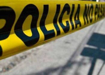 Hombres armados a bordo de una lancha matan a un hombre en Playa Condesa en Acapulco