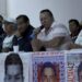 Familiares de los 43 acusan a AMLO de querer dividirlos