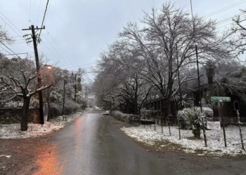 Nuevo León se congela: bajan las temperaturas y miles se quedan sin luz