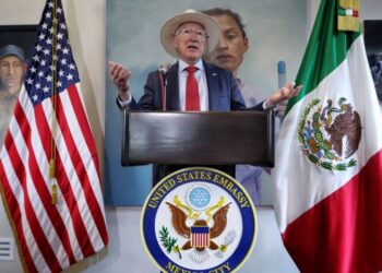 EU amaga con cerrar frontera con México si no se frena la llegada de migrantes