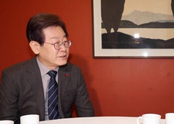 Apuñalan en el cuello a Sur Lee Jae-myung, líder opositor surcoreano