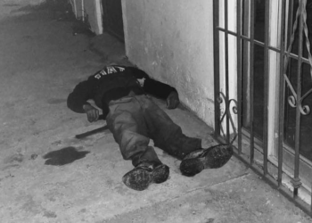 Amanece muerto en la banqueta