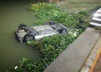 Taxista se sale del camino y muere ahogado en laguna de Altamira