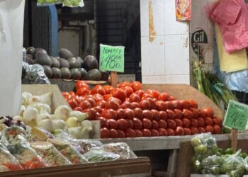 Tomate y cebolla vuelven a subir de precio en Tamaulipas, se agudiza la cuesta de enero