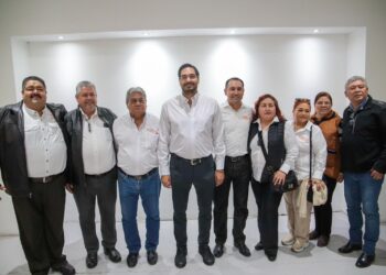 Recibió Alcalde Carlos Peña Ortiz documentos de candidatos a Becas Municipales Contamos Contigo 2024