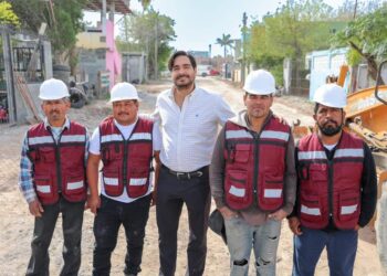 Dio Alcalde Carlos Peña Ortiz banderazo a pavimentación de calle Miguel Negrete