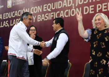 Entregan nombramientos a 3 mil maestros tamaulipecos