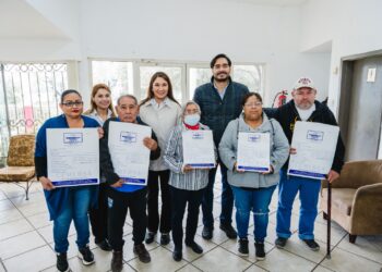 Alcalde Carlos Peña atiende salud de las familias