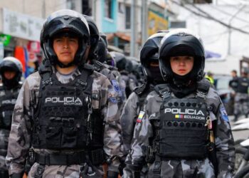 Ejército de Ecuador ha aprehendido a cerca de 70 personas tras brote de violencia