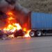 Tráiler incendiado obliga al cierre total de la carretera Rumbo Nuevo