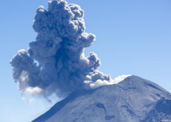 CDMX: La actividad del Popocatépetl obliga a cancelar algunos vuelos en el aeropuerto de la Ciudad