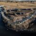Texas construirá base militar en frontera con México para contener a migrantes