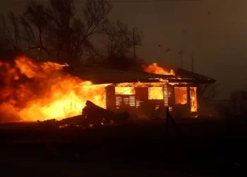 Incendio de Smokehouse Creek ya es el más grande de la historia de Texas, reportan primera víctima