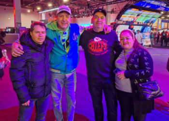 ¡NFL a la mexicana! Cientos de aficionados viajaron para disfrutar el Super Bowl