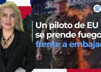Un piloto de EU se prende fuego frente a explanada