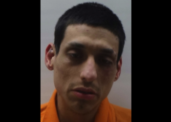 Hombre arrestado mientras intentaba robar cerveza de la tienda Stripes