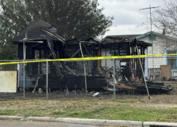Vecinos reaccionan a incendio en el que falleció una persona