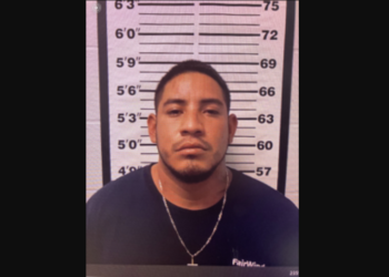 Arrestan a hombre por balear a su medio hermano