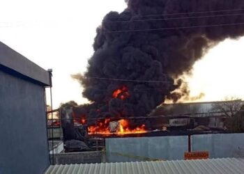 Fuertes vientos en Monterrey dejan 20 incendios y dos muertos