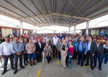 Recibieron familias de Rincón de las Flores al Alcalde Carlos Peña Ortiz
