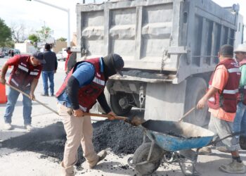 Agiliza el Presidente Carlos Peña Ortiz trabajo de bacheo en Reynosa