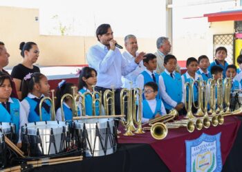 Sueños de estudiantes cumplidos por Alcalde de Reynosa, con entrega de instrumentos