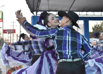 Ballet Folclórico Izcalli deleita con folclor mexicano