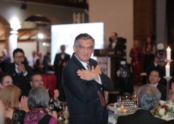 Reconoce LULAC a Américo como Líder Binacional 2024