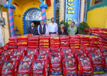 Dona Gobierno de Carlos Peña Ortiz alimentos a asociación animalista