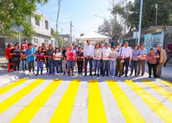 Inauguró Carlos Peña Ortiz pavimentación hidráulica por 7.6 MDP en colonia Arco Iris