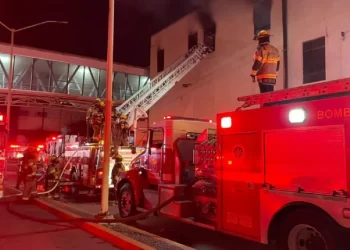 Monterrey: Se incendia segundo piso del Hospital Universitario