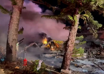 Se estrella avioneta en un parque de casas móviles en Florida