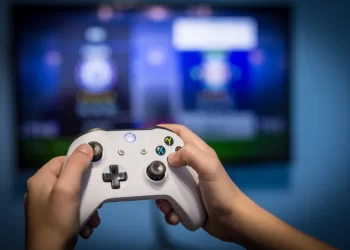 Hombre utiliza la red X-Box Live para acosar a un menor