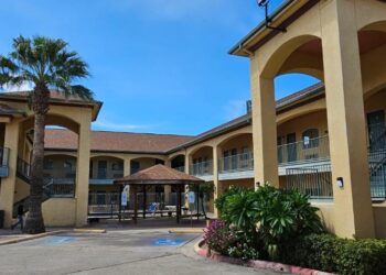 Tiroteo en estacionamiento de hotel