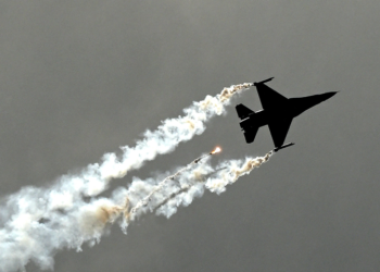 Afganistán lanza contraofensiva a Pakistán; amenaza responder con firmeza