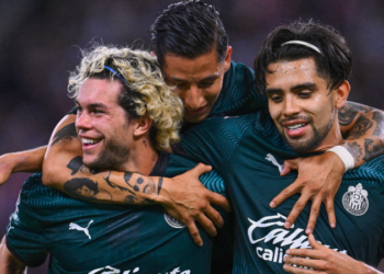 Chivas le quitó el invicto a Rayados y le entregó el liderato al América