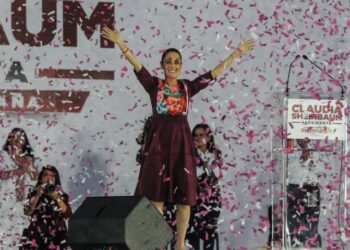 Sheinbaum concluye su primer evento como candidata: “amo a mi patria y a mi pueblo”