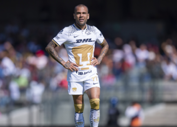 Dani Alves deja prisión; consigue libertad provisional bajo fianza de un millón de euros