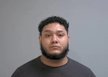 Exjugador de fútbol acusado de derribar a un árbitro, enfrenta nuevas acusaciones de asalto