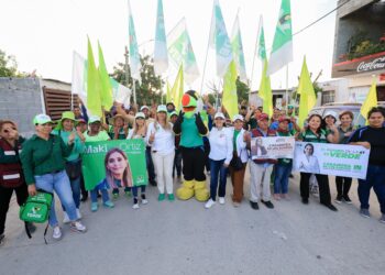 Familias de Río Bravo llevarán al triunfo a Maki Ortiz y Casandra De los Santos