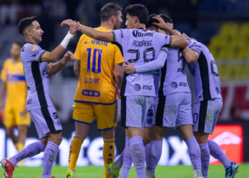 América domó a los Tigres con dos golazos y dormirá como líder del torneo