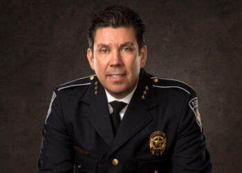 Ex jefe de policía de Pharr demanda a la ciudad y a los oficiales que lo arrestaron