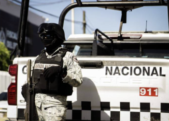 Detienen a dos disfrazados de Guardia Nacional a bordo de una patrulla clonada