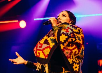 Lila Downs, una reina mixteca de gran y potente voz en Monterrey
