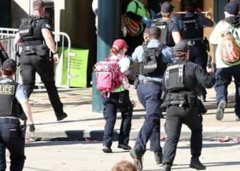 Cargos federales contra tres hombres por proveer armas con las que se realizó el tiroteo en Kansas