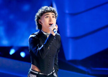 Frank Garcia, originario de Roma, Texas, avanza en The Voice