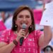 Con su sangre, Xóchitl Gálvez firma compromiso para no desaparecer programas sociales