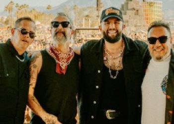 Carin León interpreta “Frijolero” junto a Molotov en el Coachella